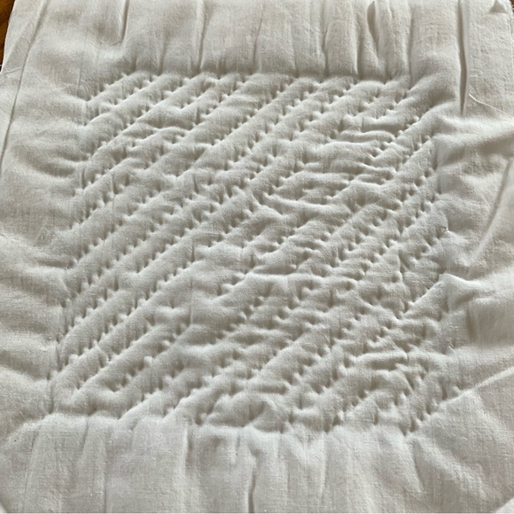 Hand Quilted 10” x 10” Square - Picture 4 of 4